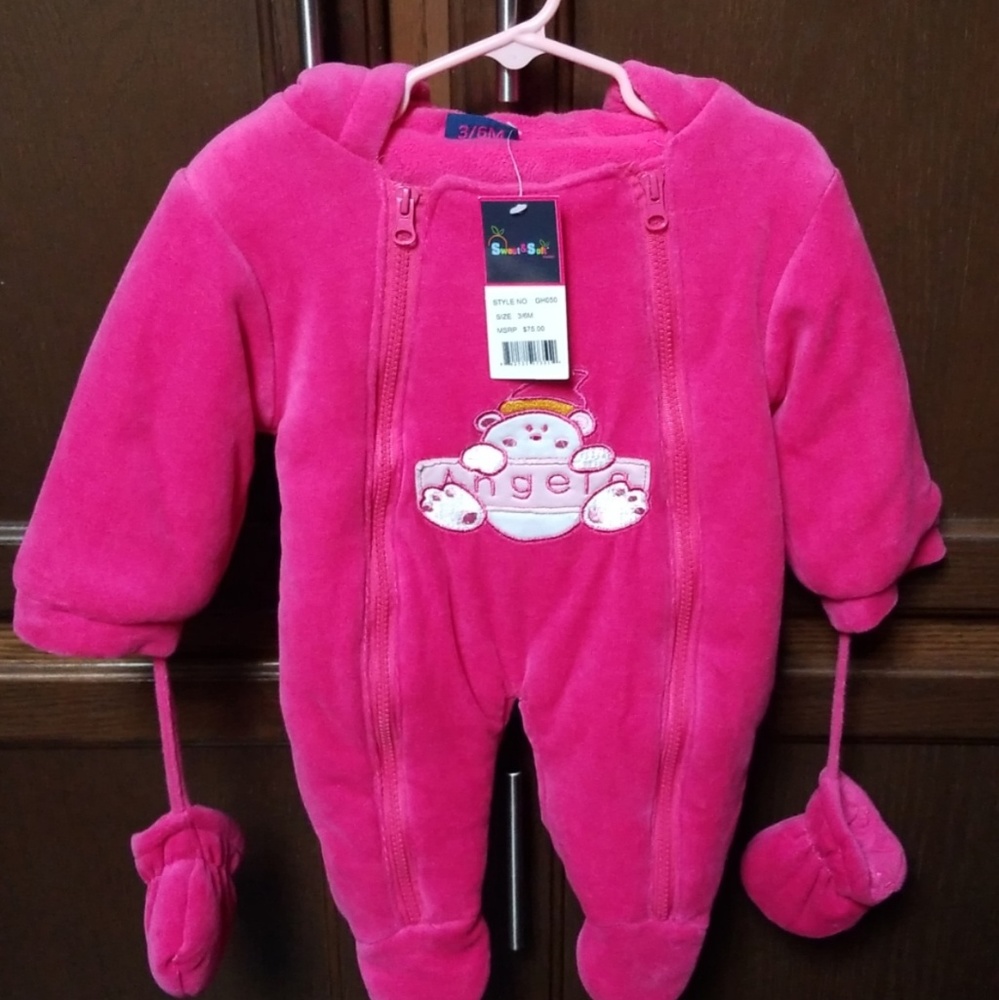 NWT Baby Girl Snowsuit Size 3-6Months.